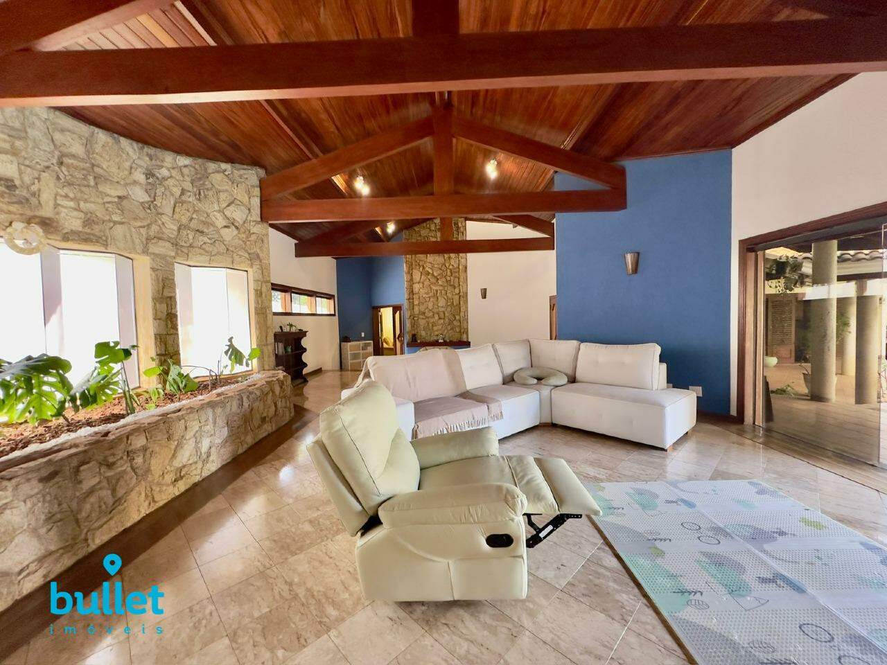 Casa à venda no bairro Chácaras Silvania: 