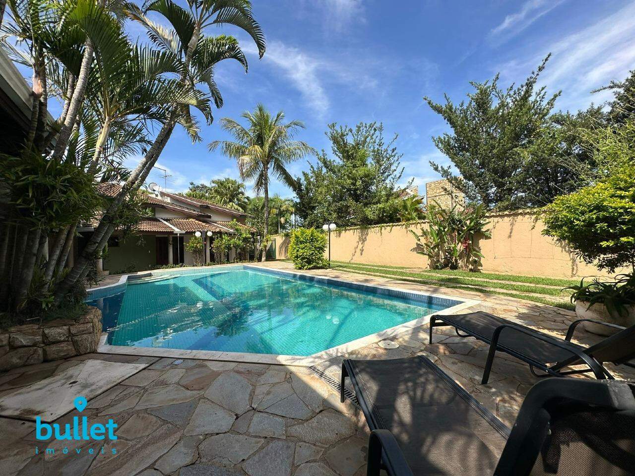 Casa à venda no bairro Chácaras Silvania: 