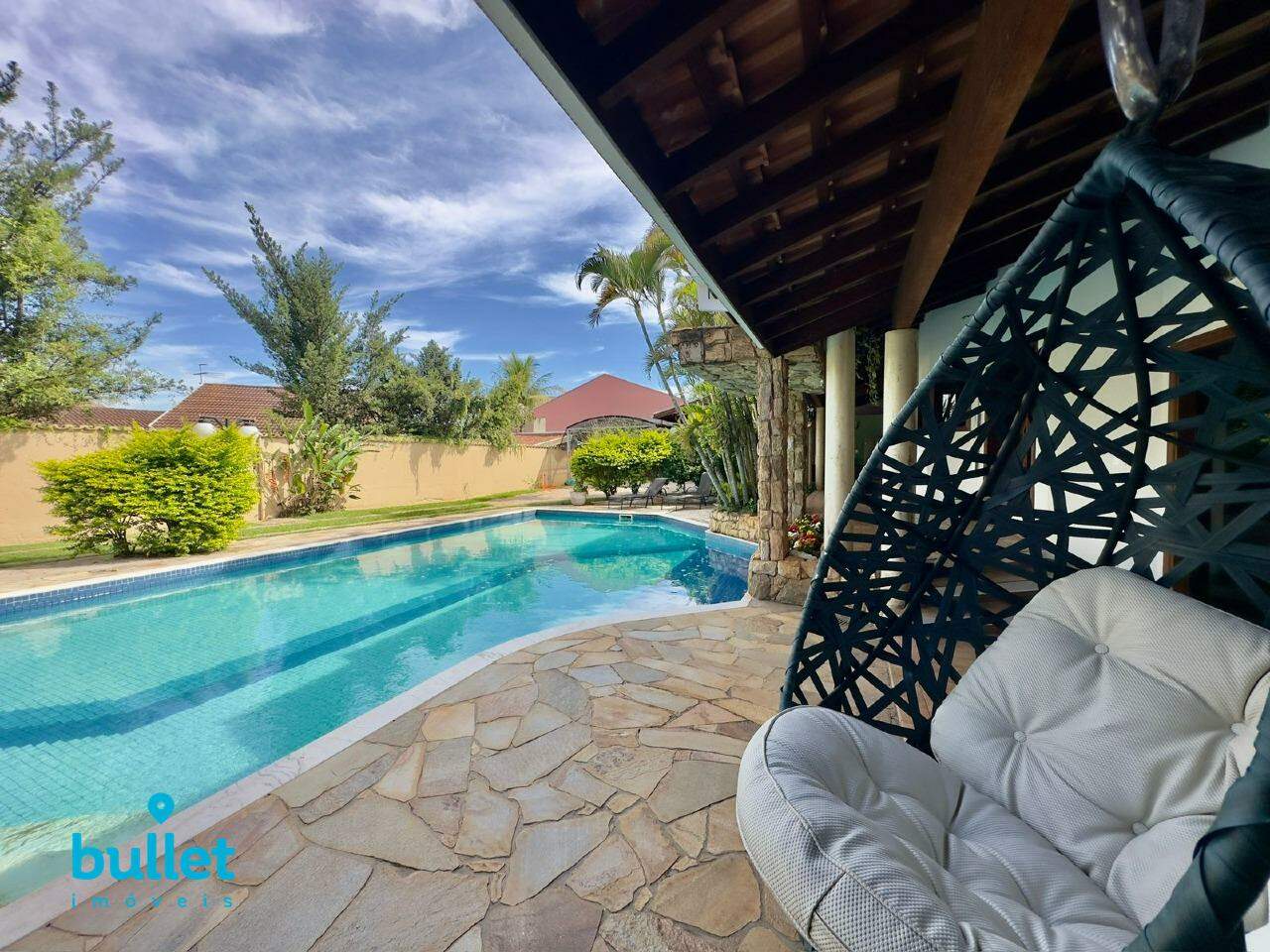 Casa à venda no bairro Chácaras Silvania: 