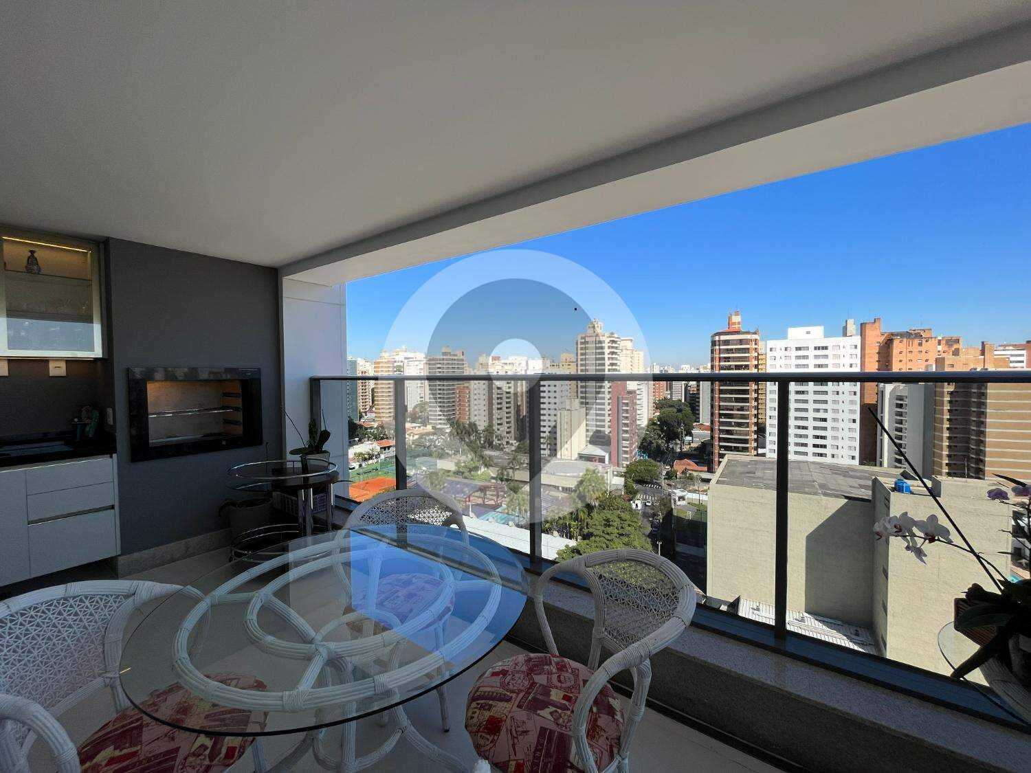 Apartamento à venda no bairro Cambuí: 