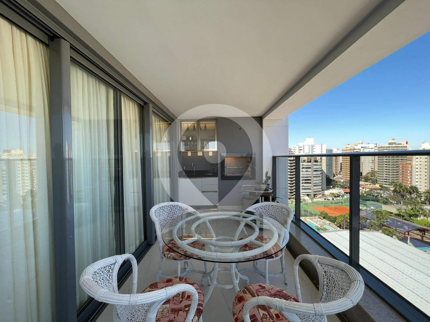 Apartamento à venda no bairro Cambuí: 