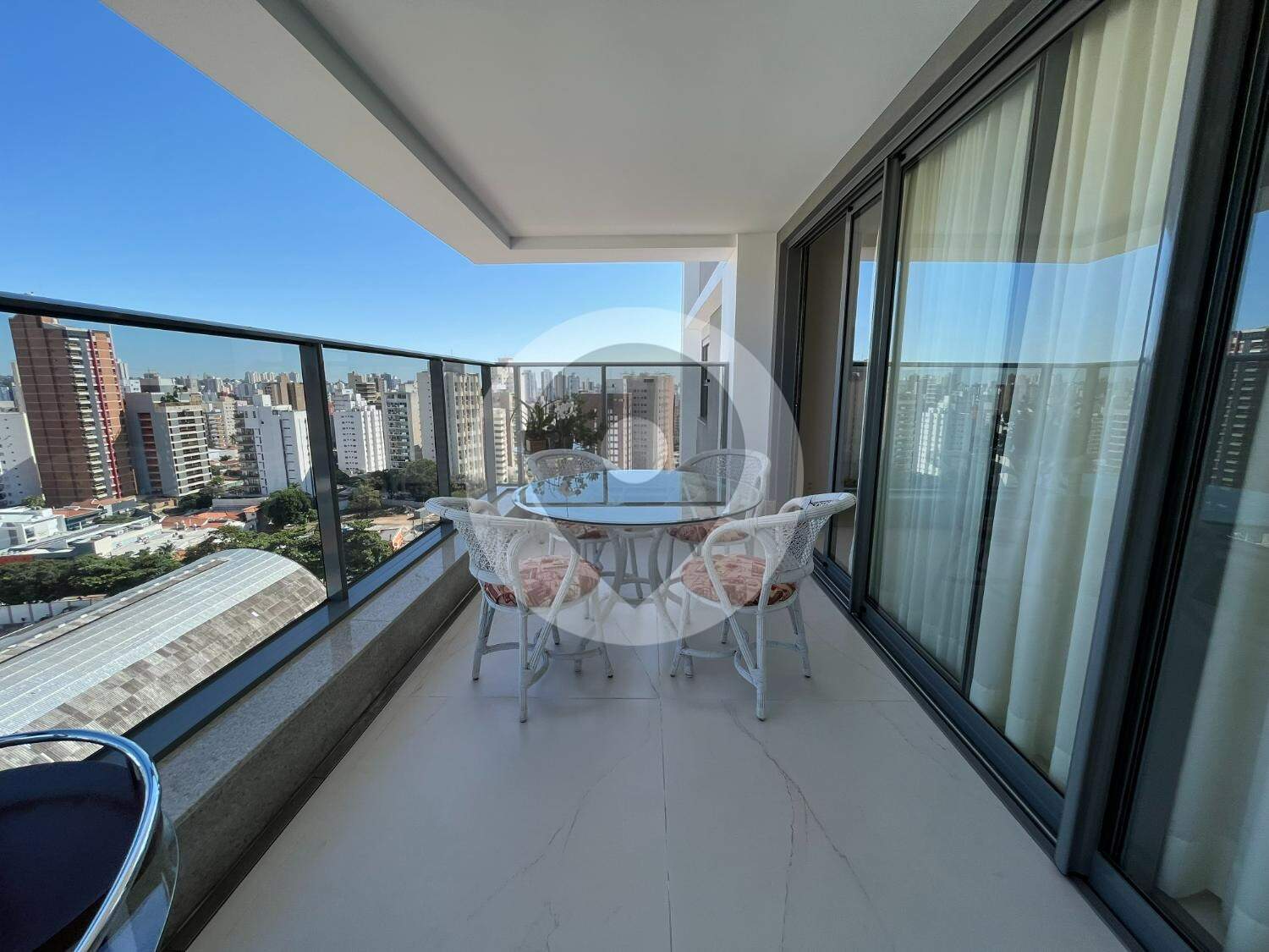 Apartamento à venda no bairro Cambuí: 