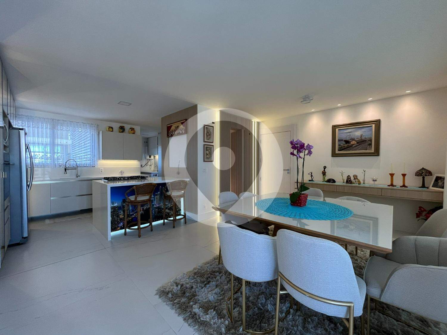 Apartamento à venda no bairro Cambuí: 