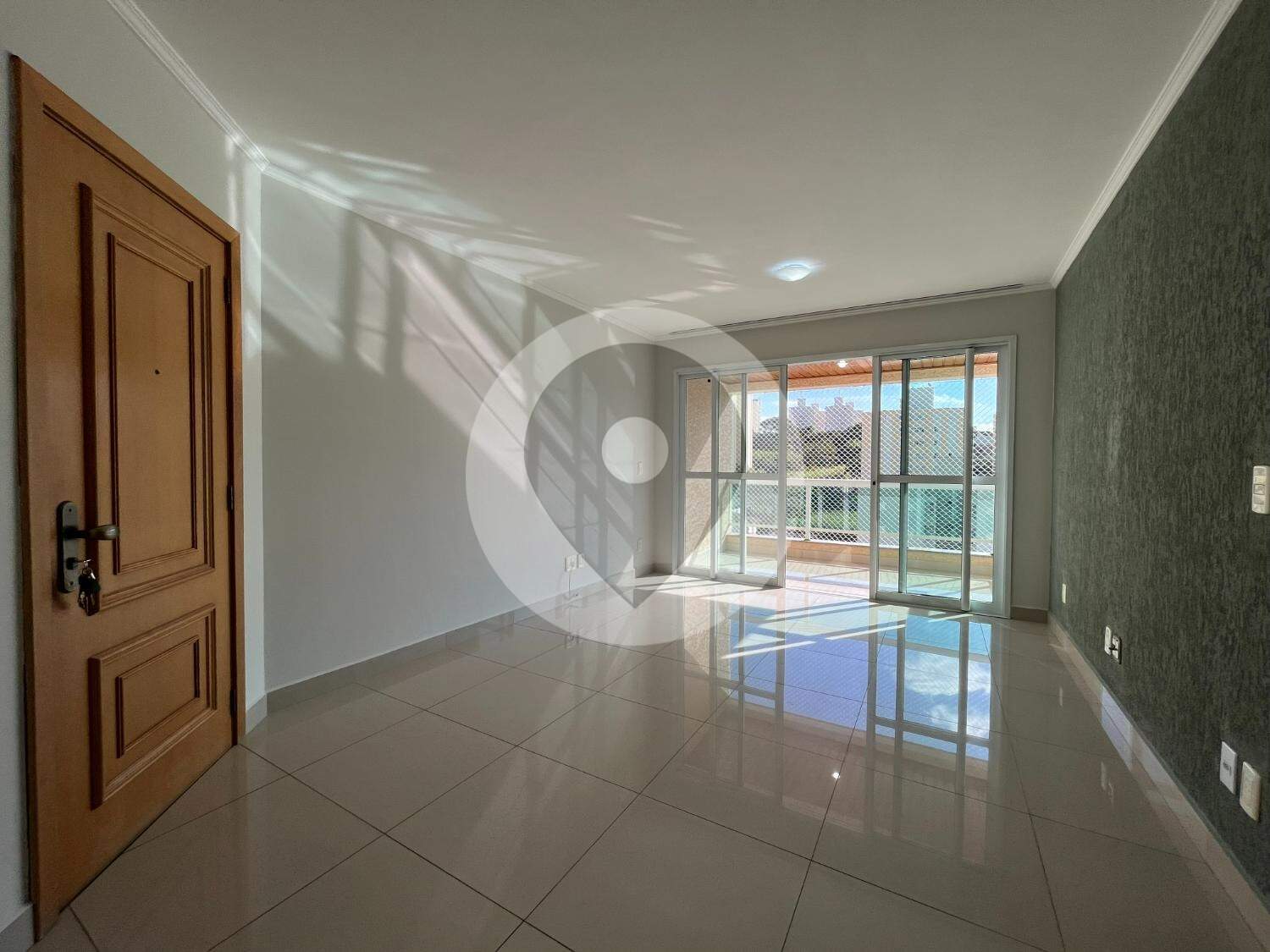 Apartamento para aluguel no bairro Mansões Santo Antônio: 
