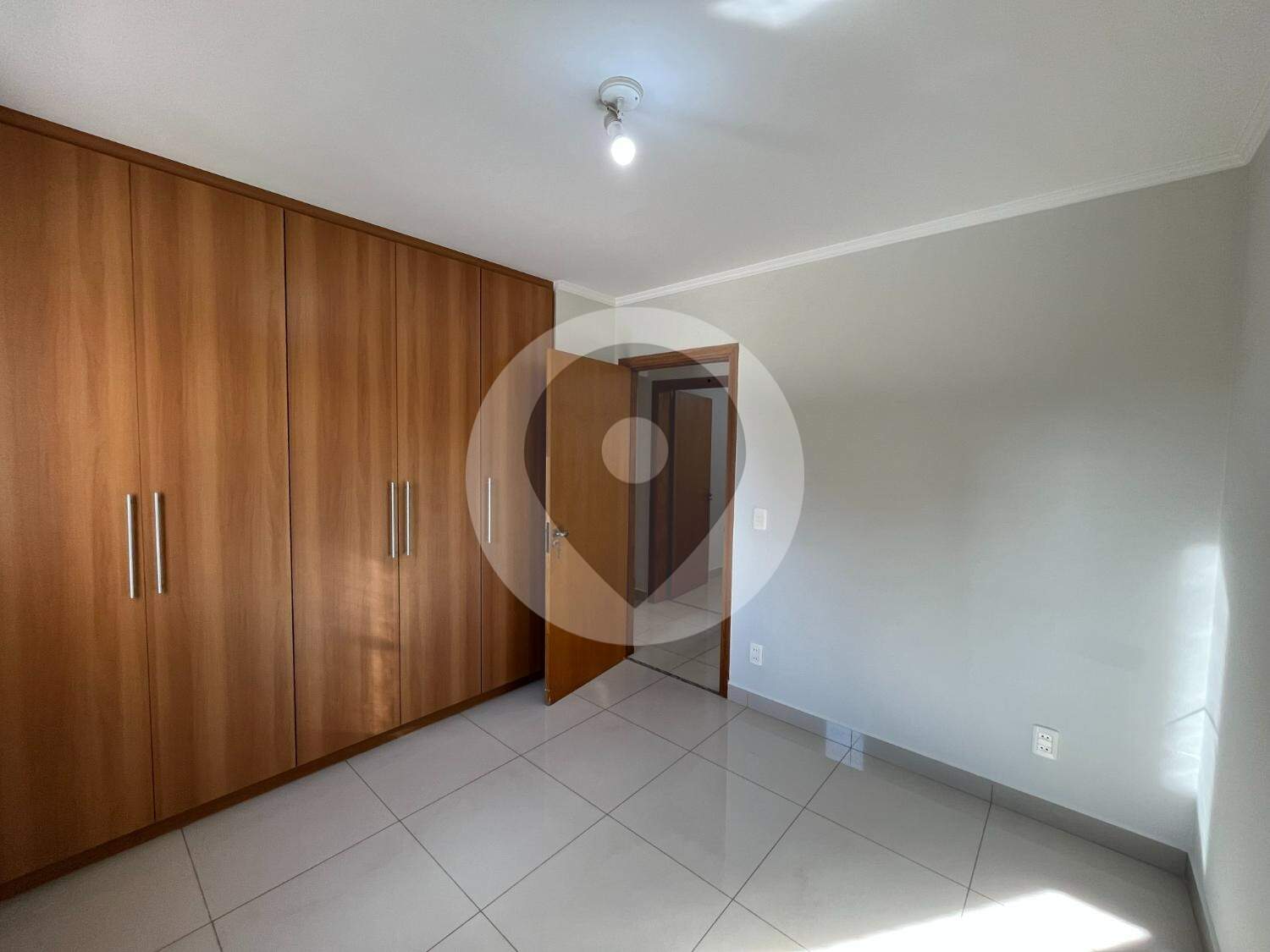 Apartamento para aluguel no bairro Mansões Santo Antônio: 