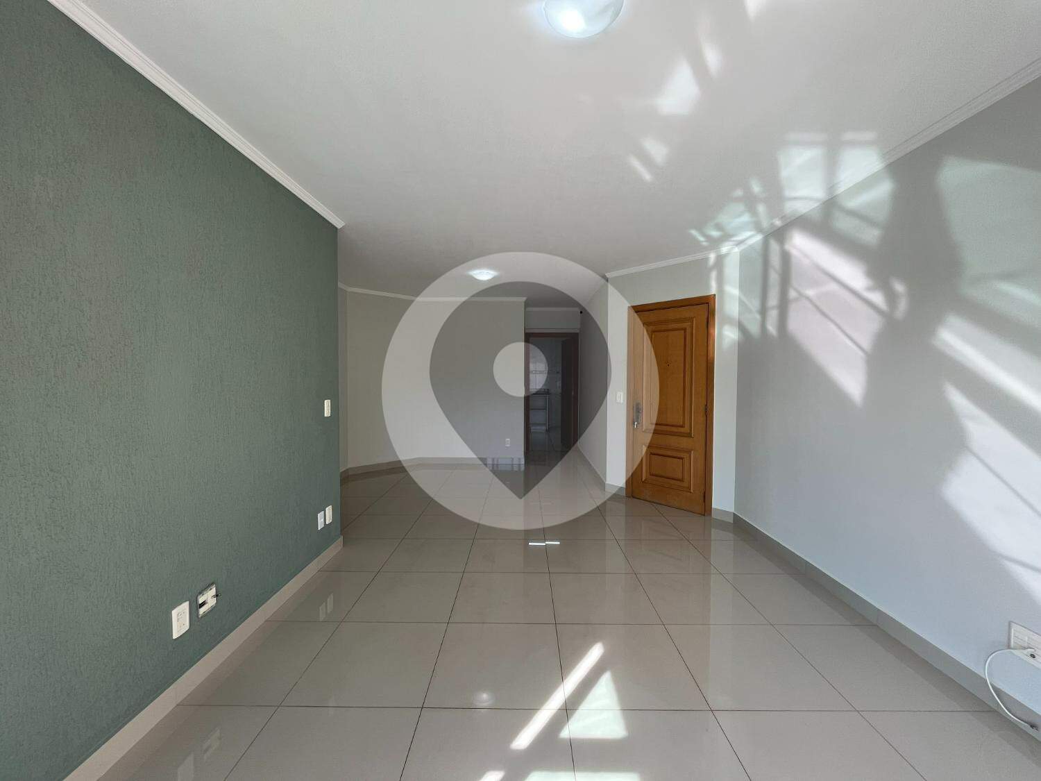 Apartamento para aluguel no bairro Mansões Santo Antônio: 
