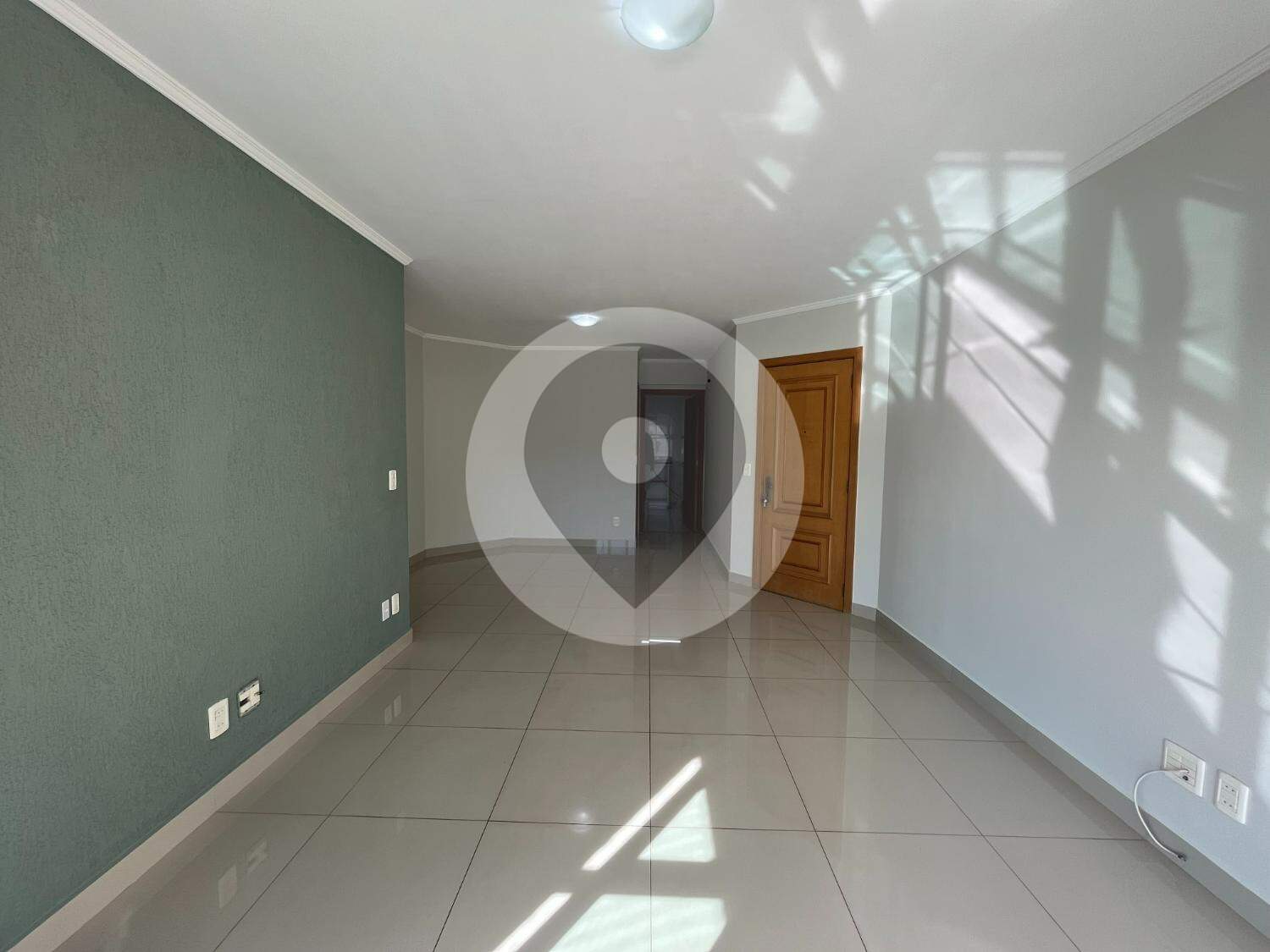 Apartamento para aluguel no bairro Mansões Santo Antônio: 