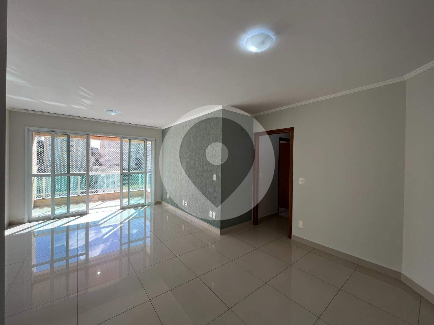 Apartamento para aluguel no bairro Mansões Santo Antônio: 