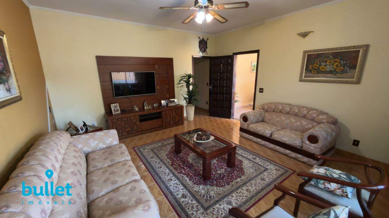 Casa à venda no bairro Jardim Campos Elíseos: 