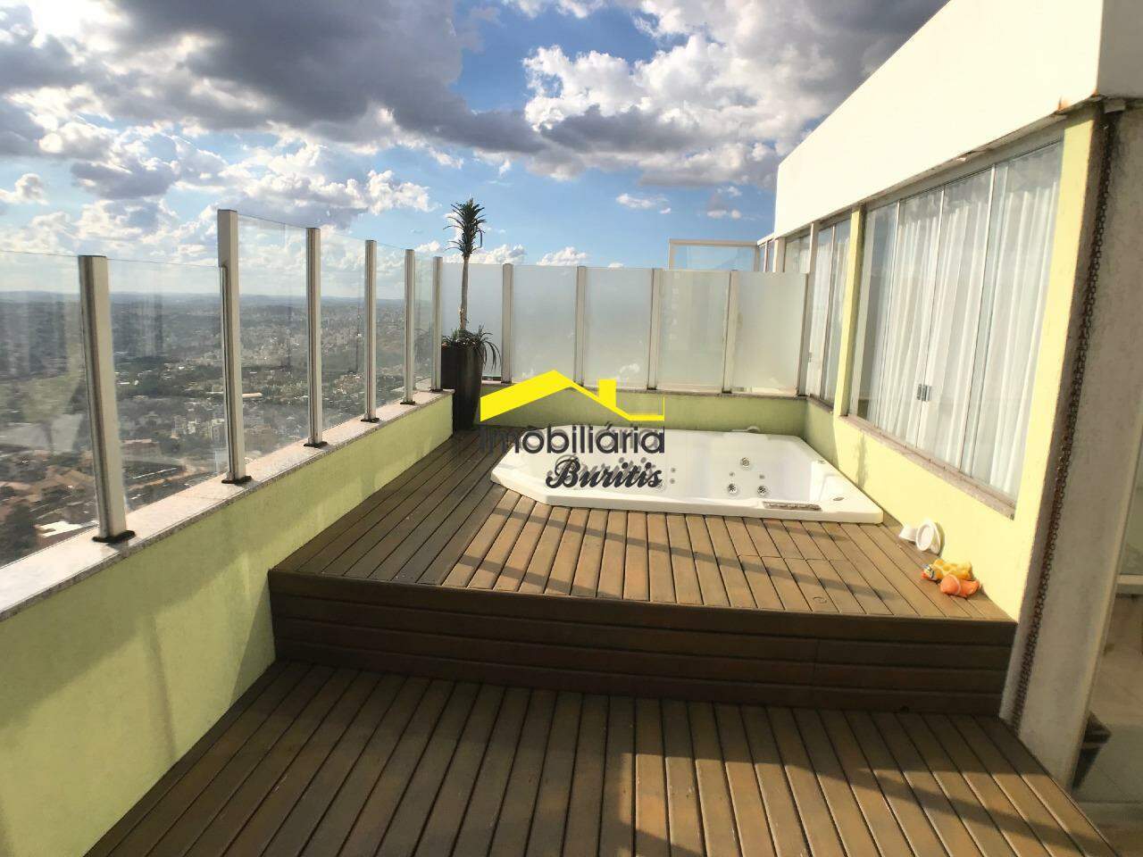 Cobertura à venda no Buritis: 