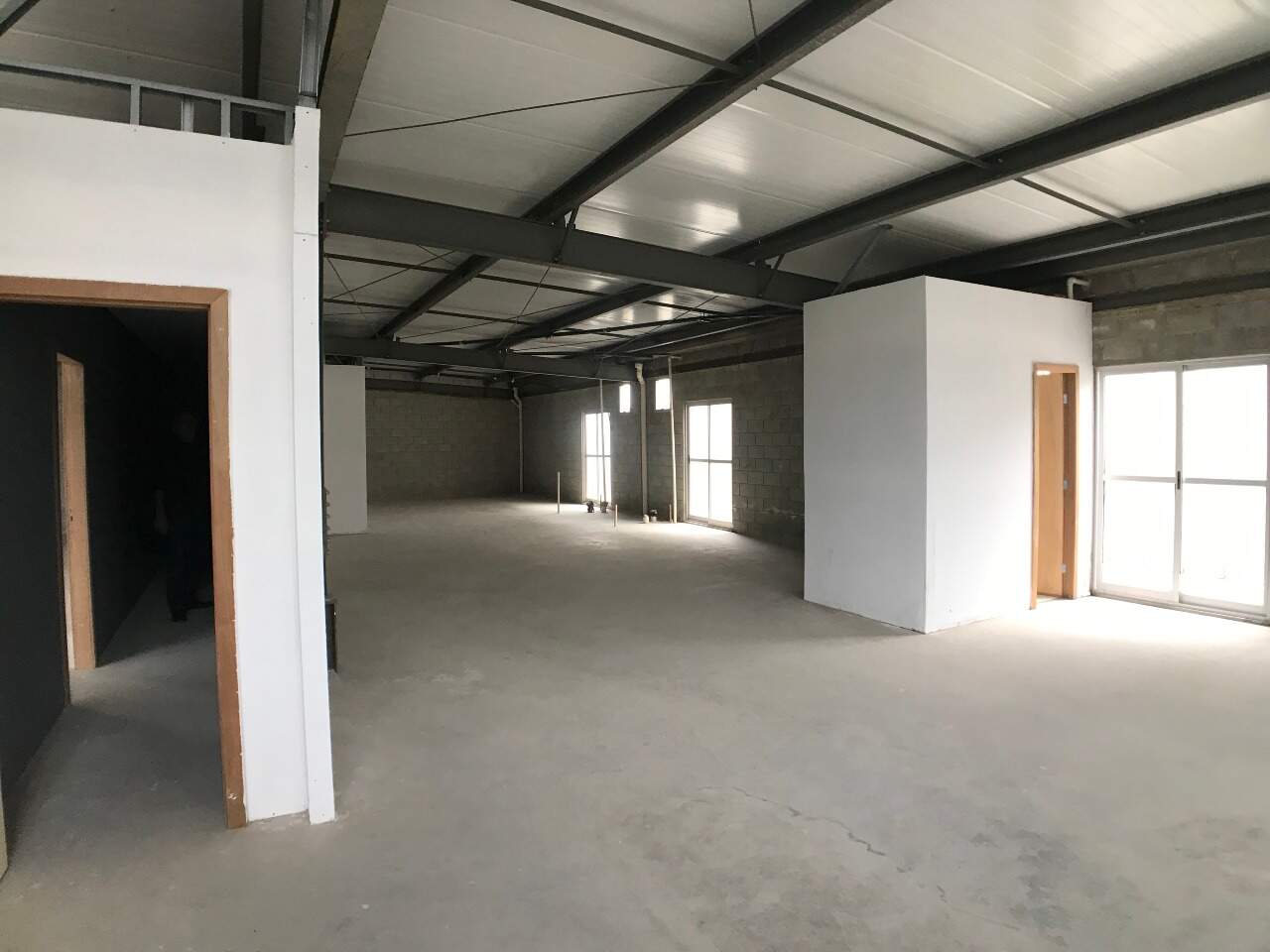 Prédio Comercial para aluguel no Estoril: 