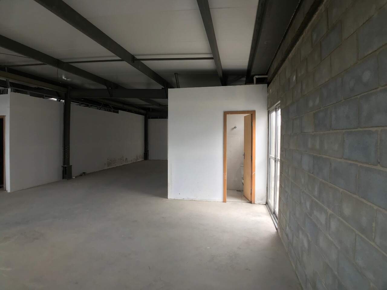 Prédio Comercial para aluguel no Estoril: 