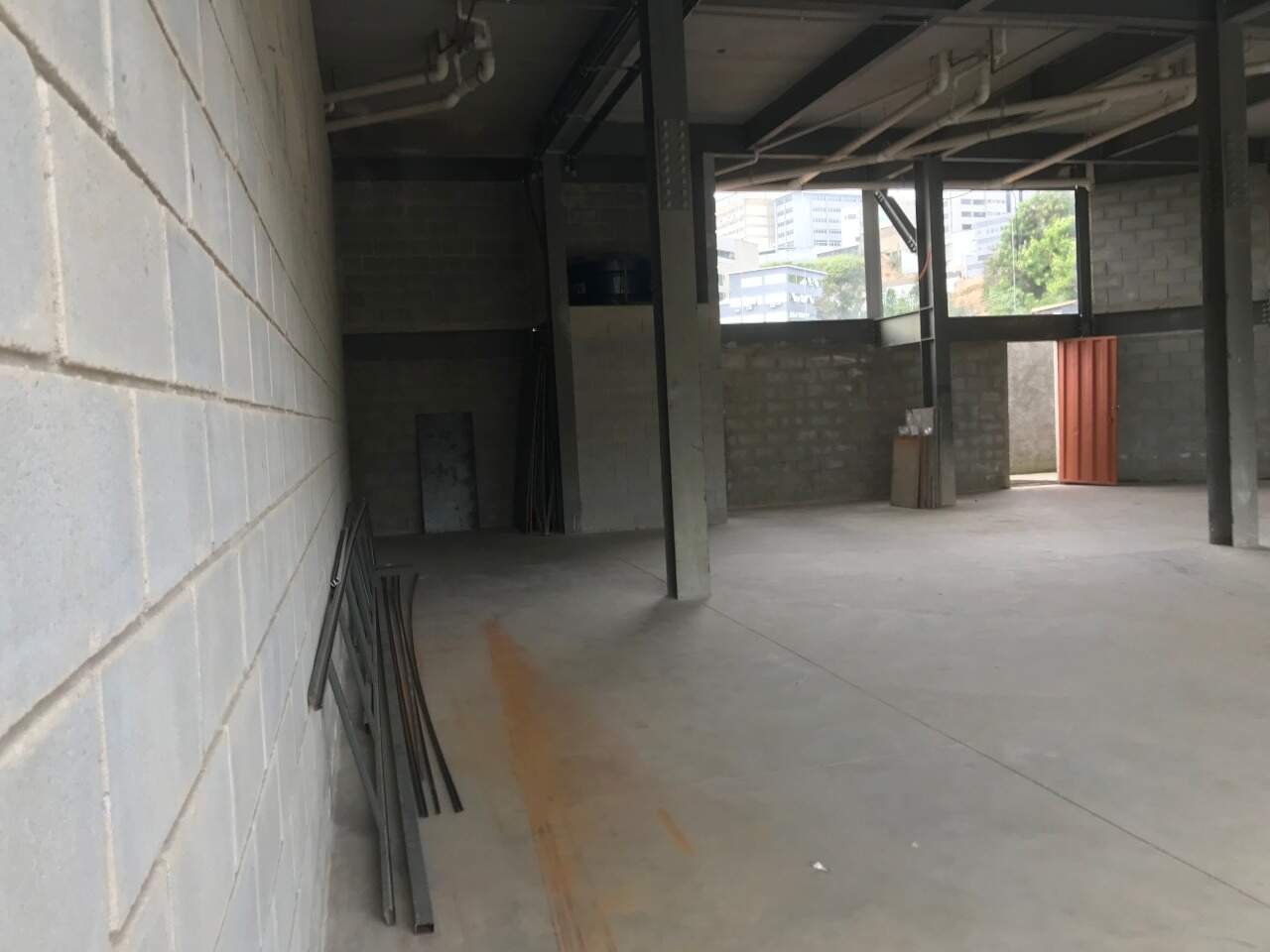 Prédio Comercial para aluguel no Estoril: 