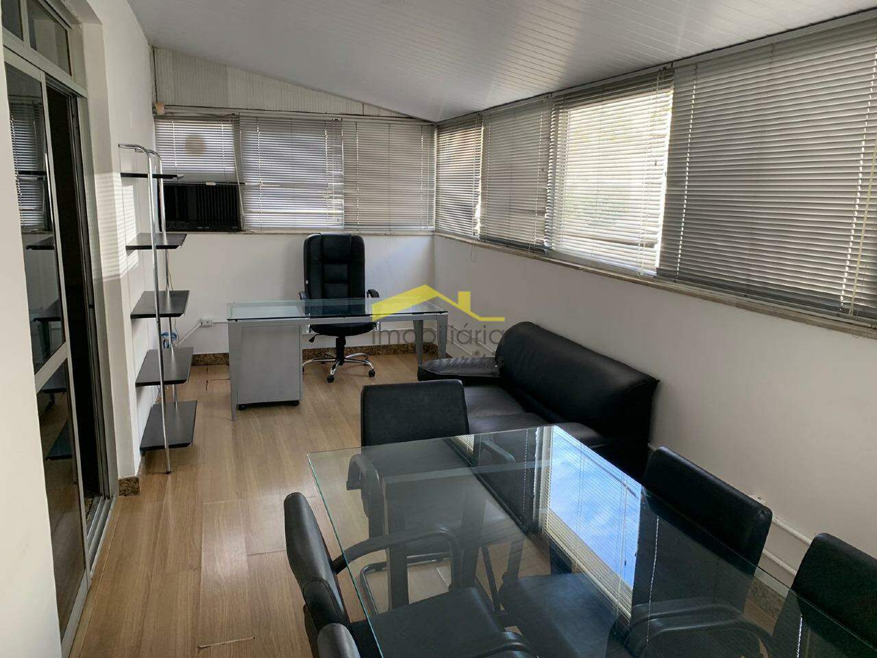 Sala para aluguel no Estoril: 