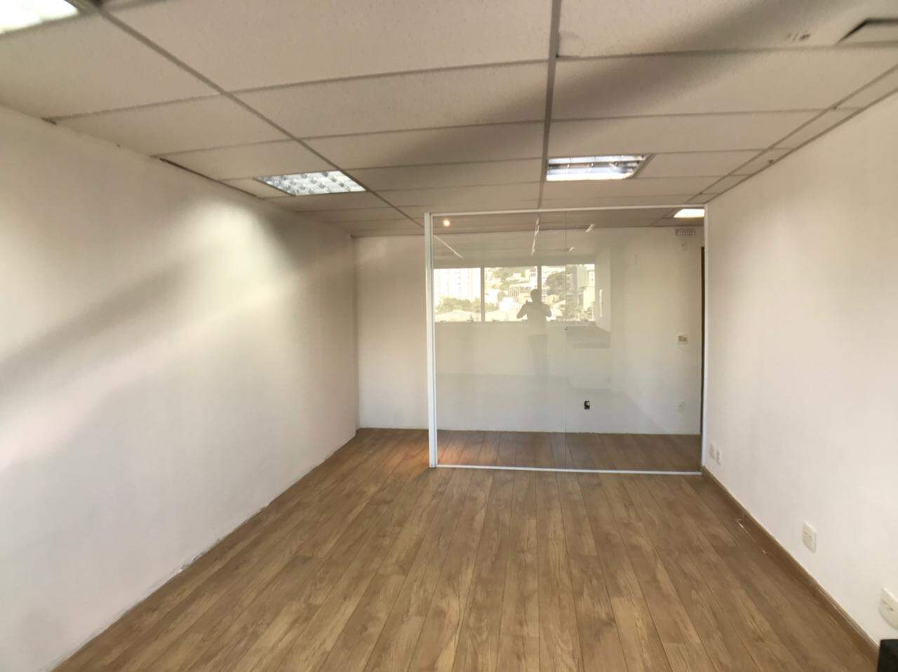 Sala à venda no Buritis: 