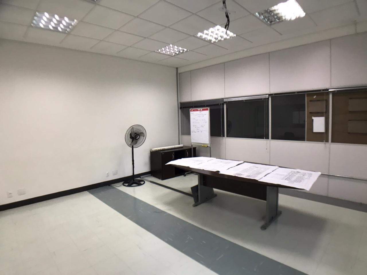 Prédio Comercial à venda no Estoril: 