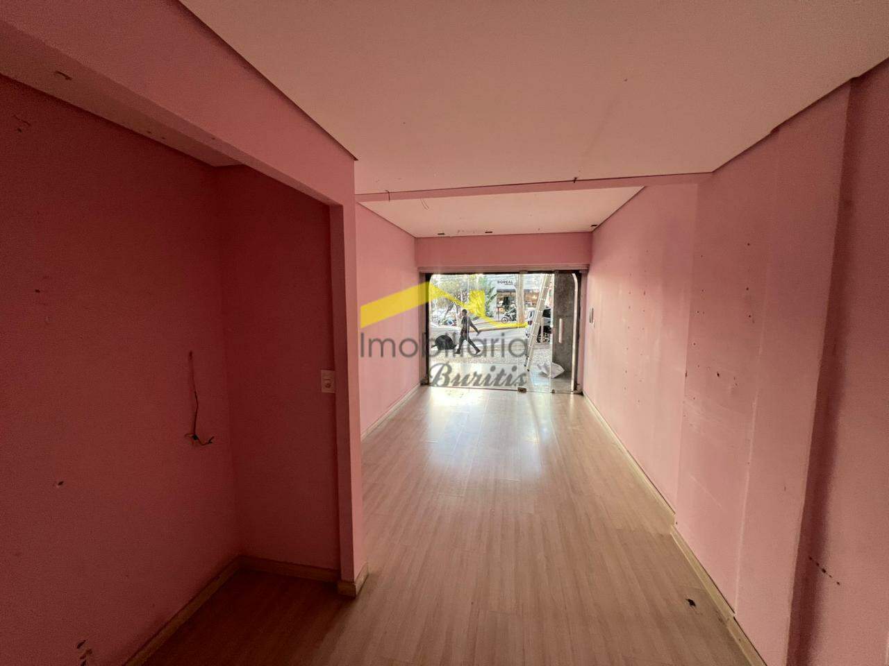 Loja para aluguel no Estoril: 