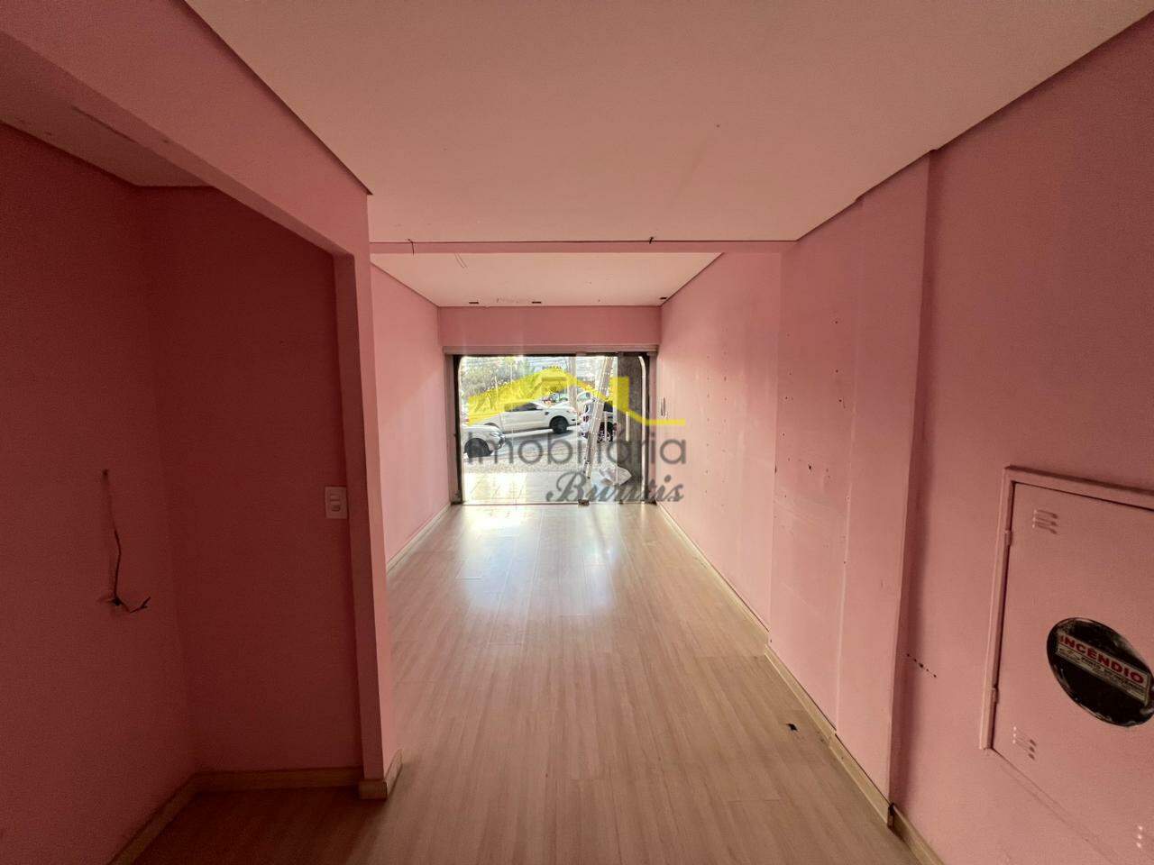 Loja para aluguel no Estoril: 