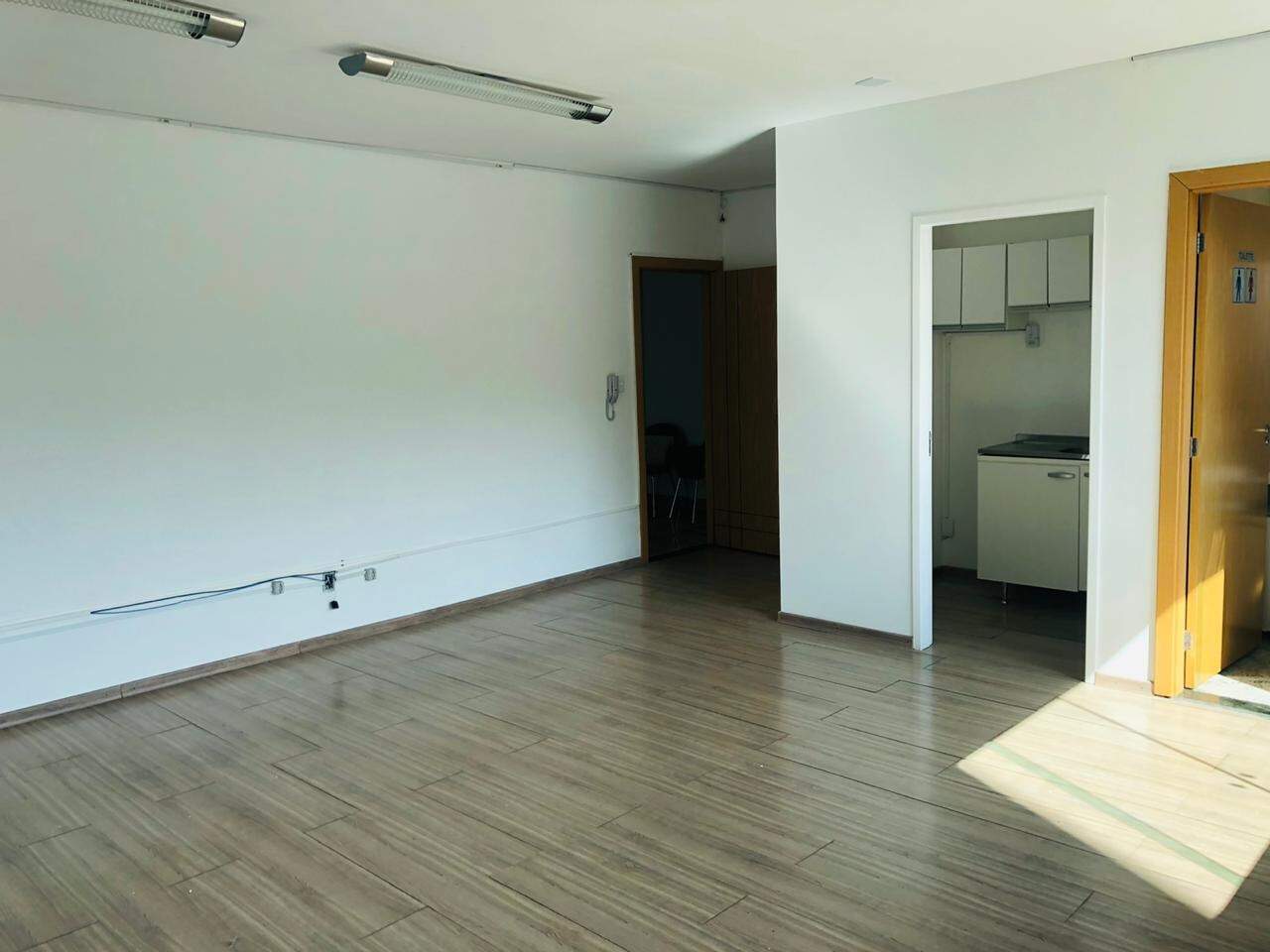 Sala à venda no Buritis: 