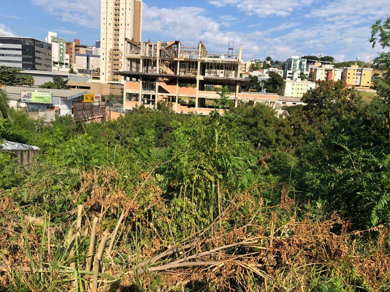 Lote à venda no Estoril: 