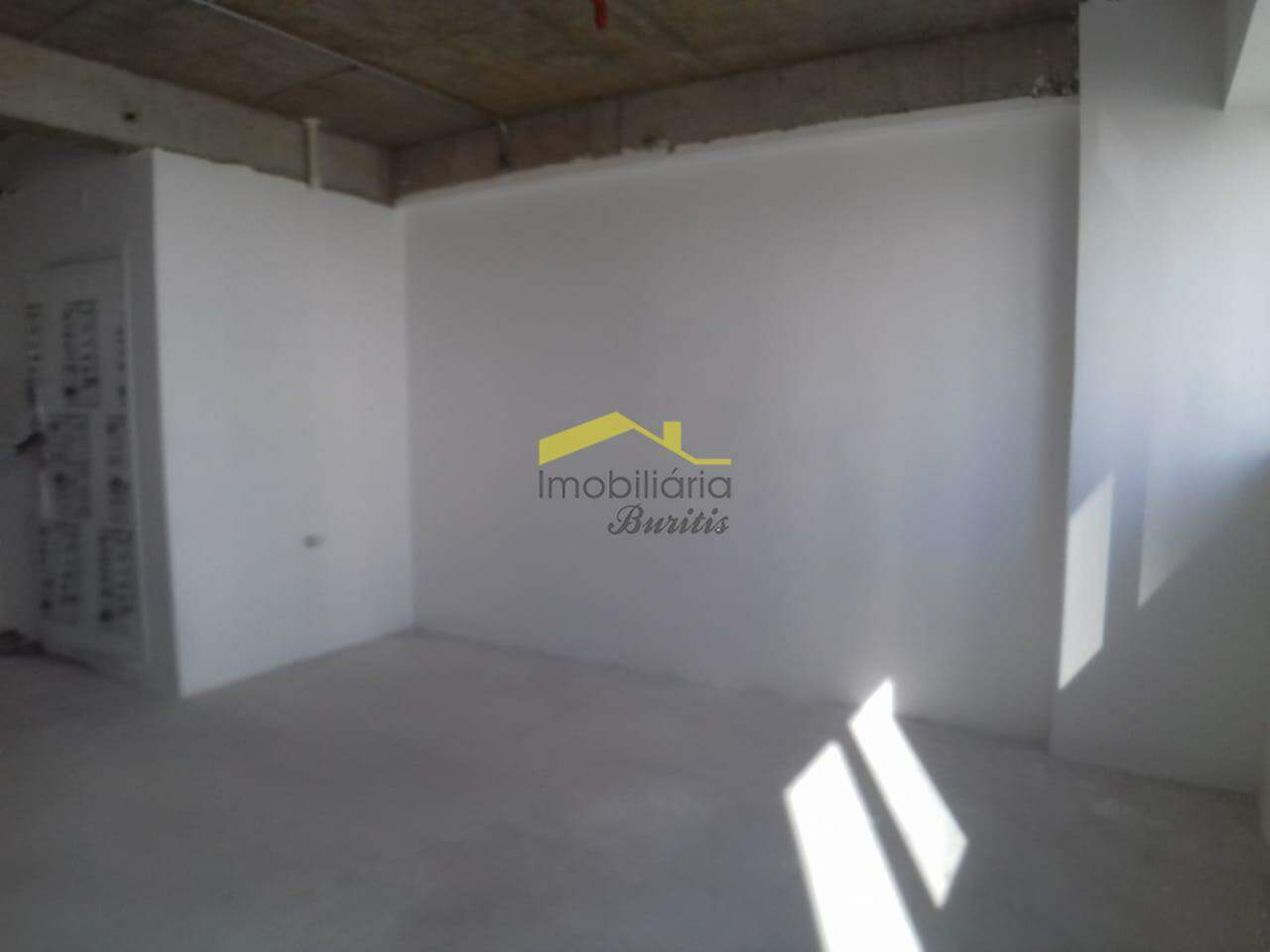 Sala à venda no Vila da Serra: 