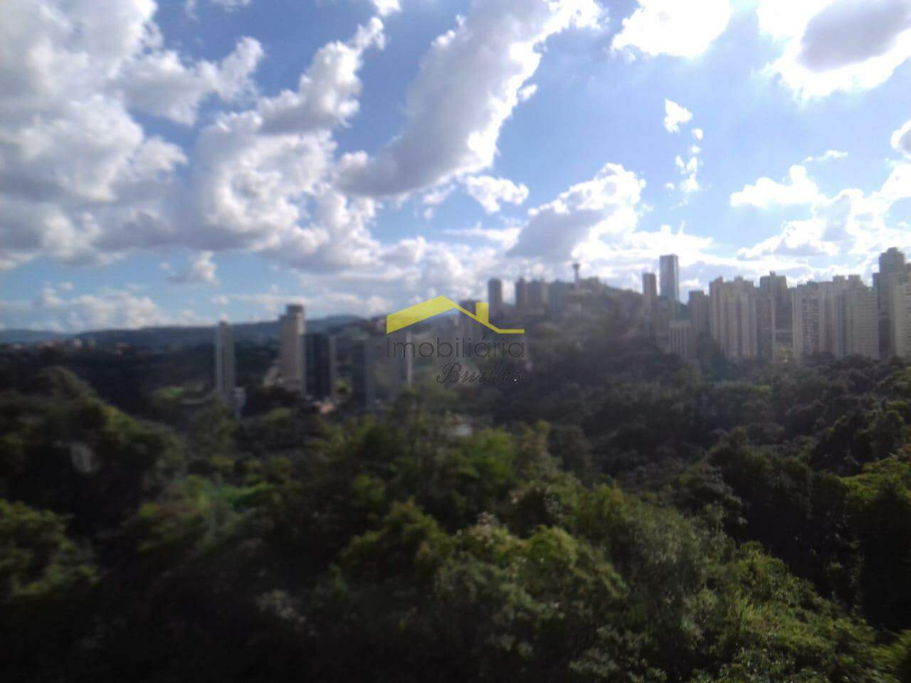 Sala à venda no Vila da Serra: 