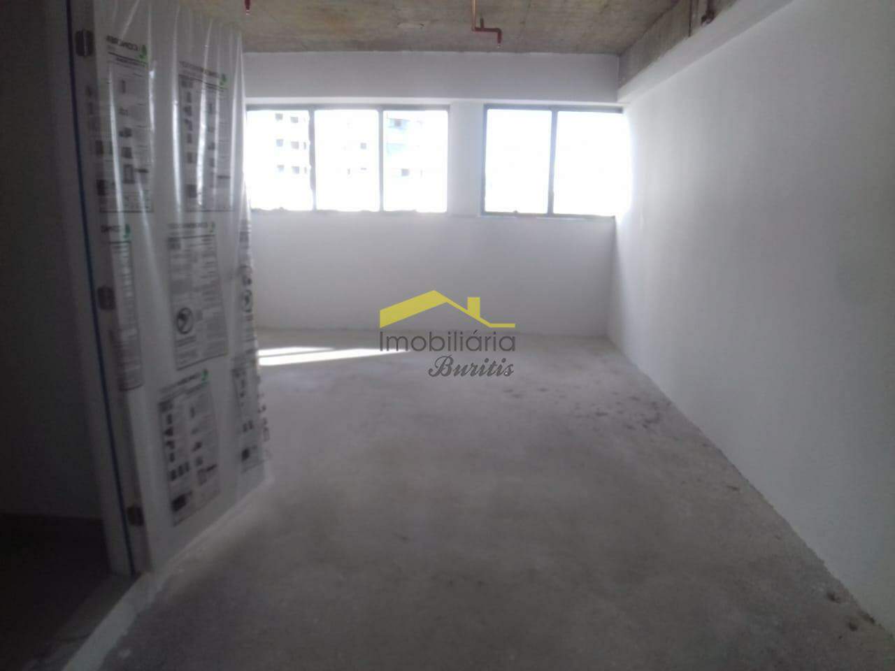 Sala à venda no Vila da Serra: 