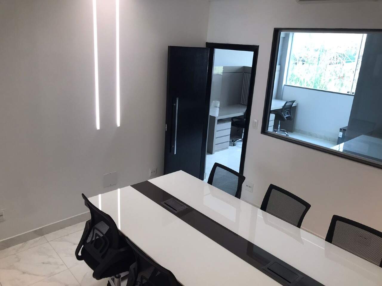 Sala à venda no Buritis: 