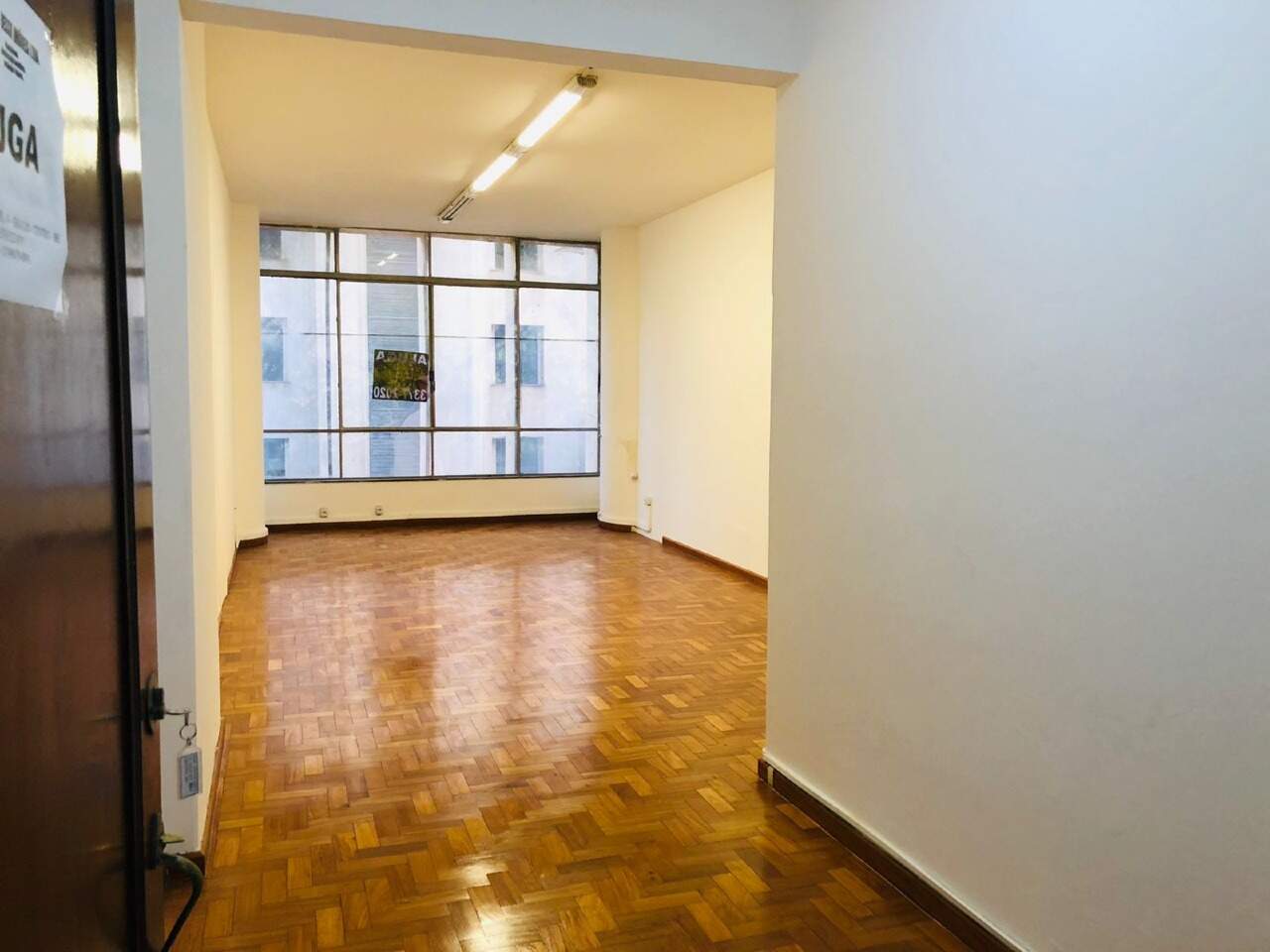 Sala à venda no Centro: 