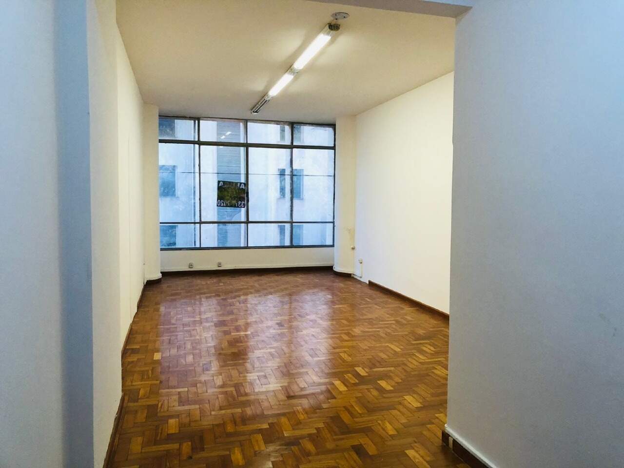 Sala à venda no Centro: 