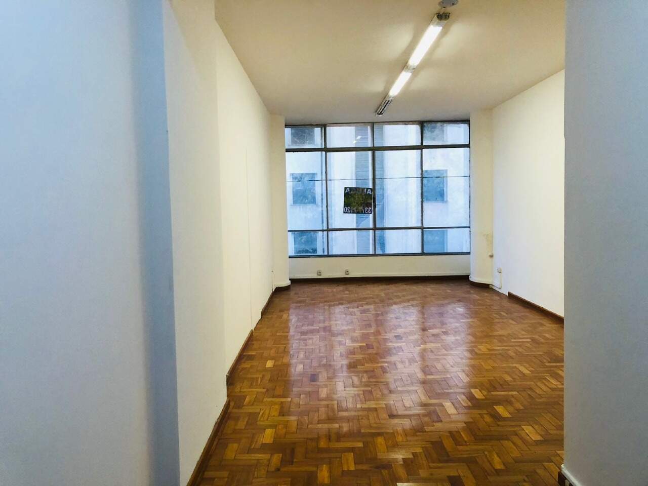 Sala à venda no Centro: 