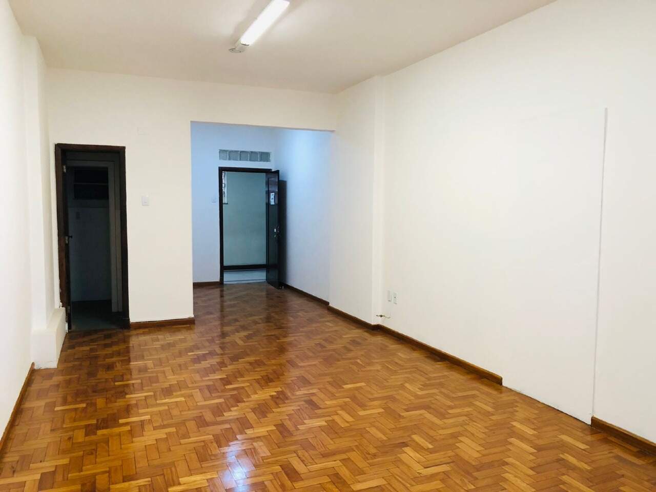 Sala à venda no Centro: 