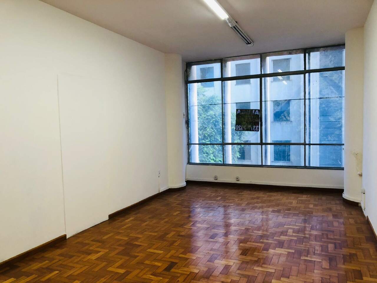 Sala à venda no Centro: 