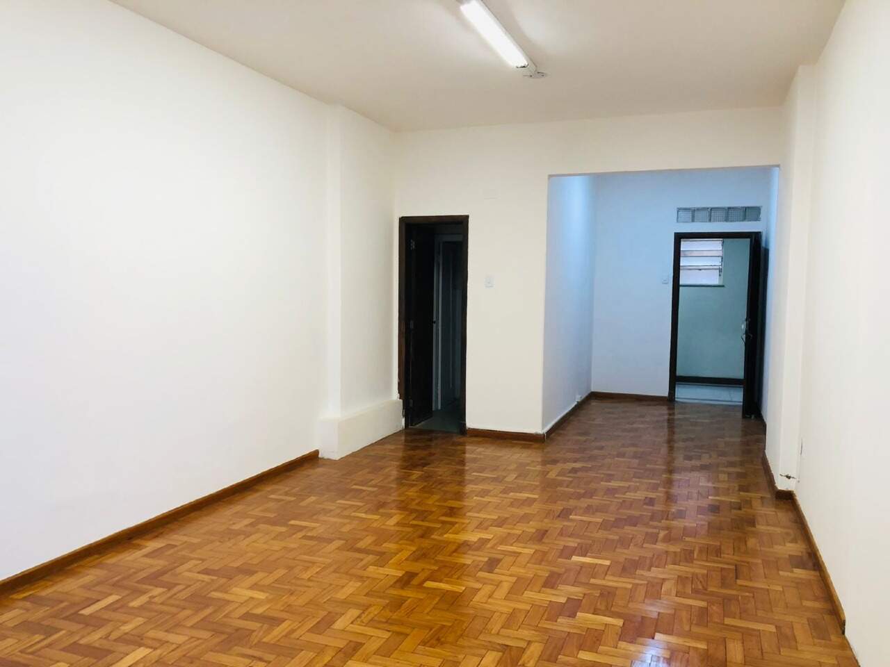 Sala à venda no Centro: 