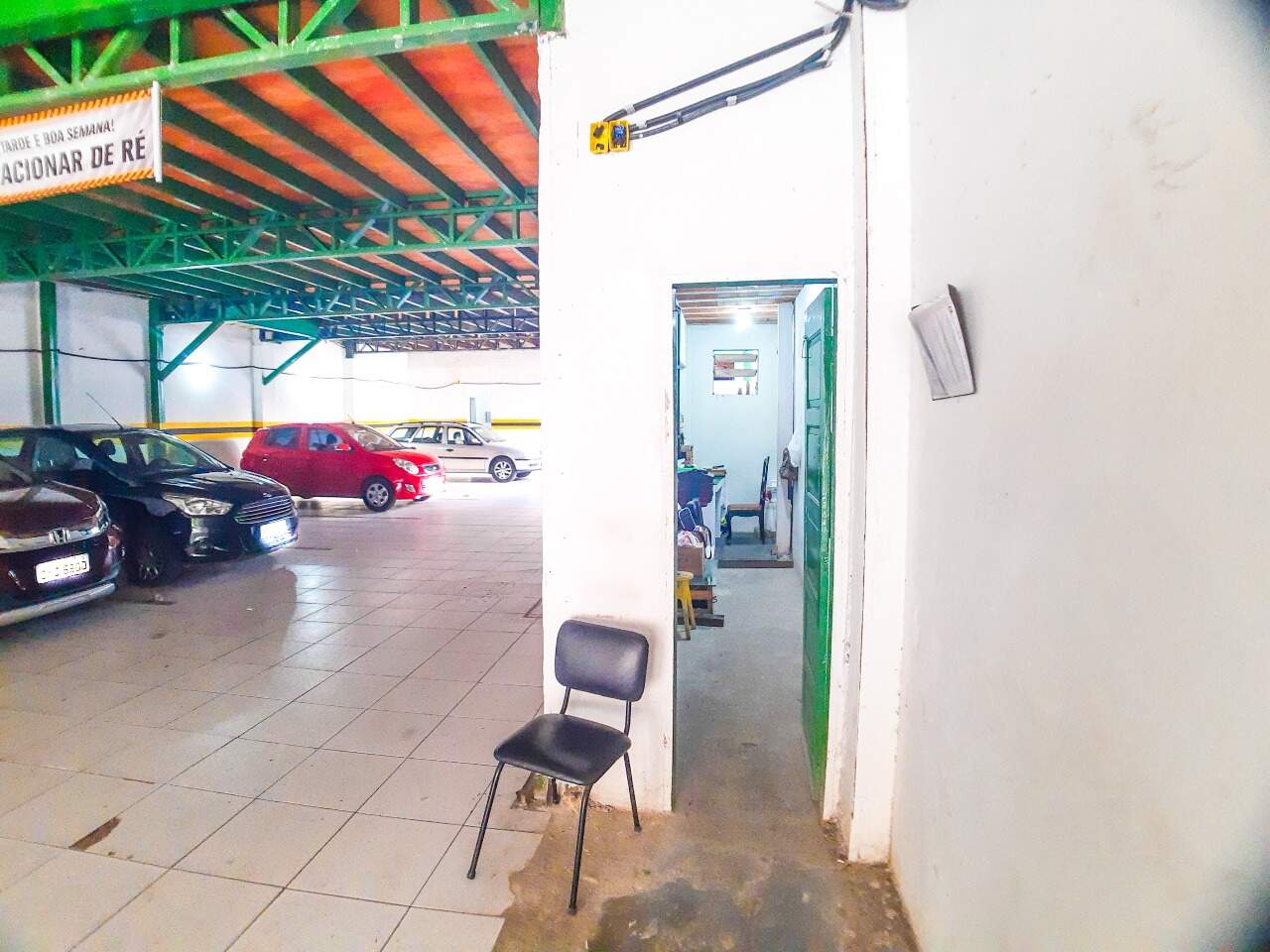 Galpão à venda no Centro: estacionamento 1