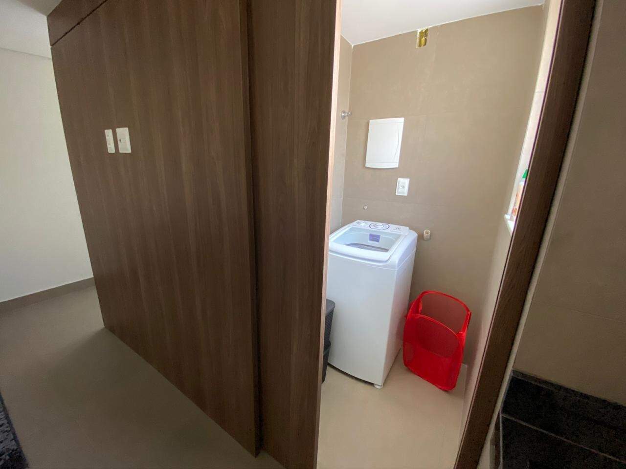 Apartamento para aluguel no Estoril: Entrada Serviço
