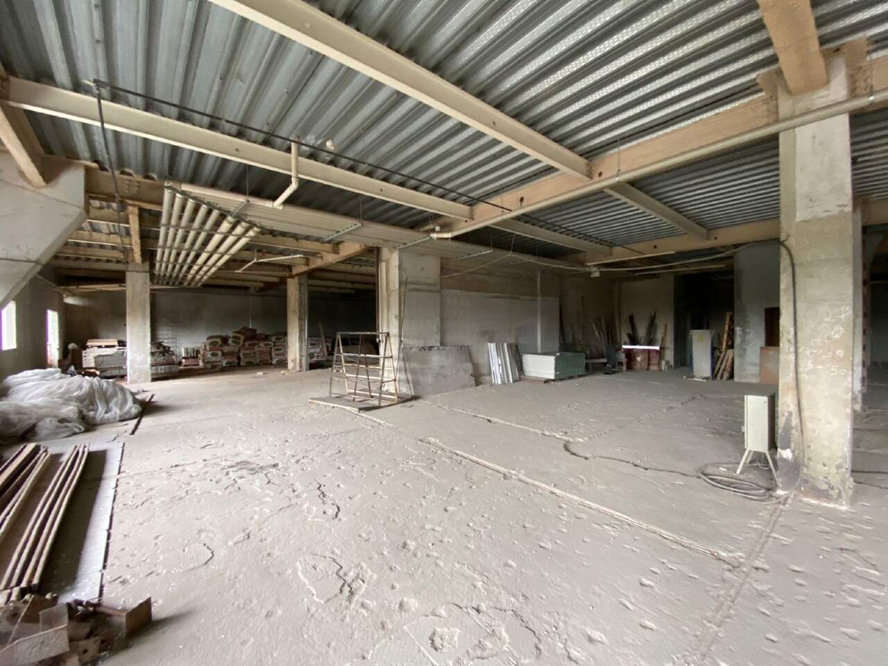 Sala para aluguel no Estoril: 