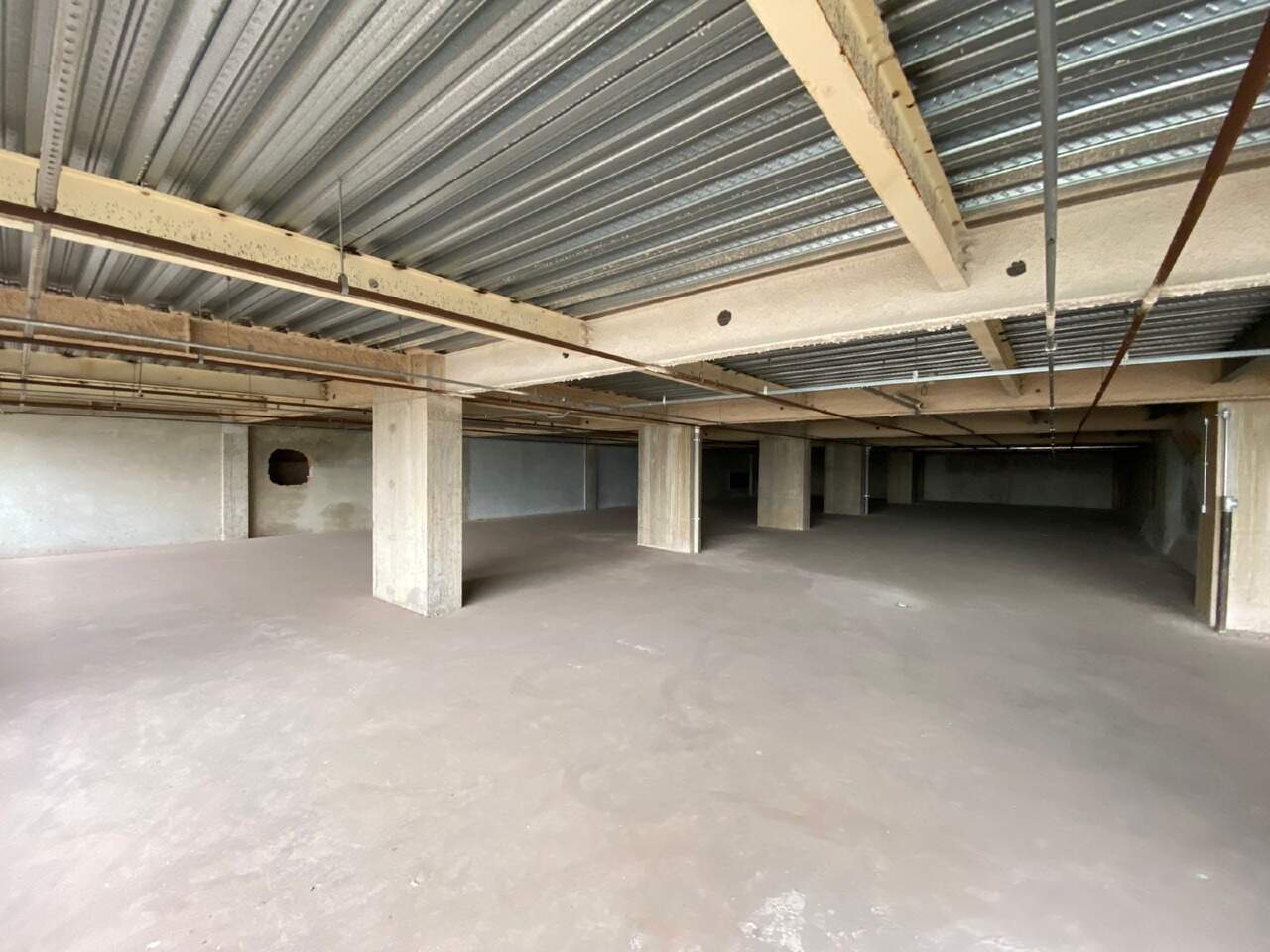 Sala para aluguel no Estoril: 