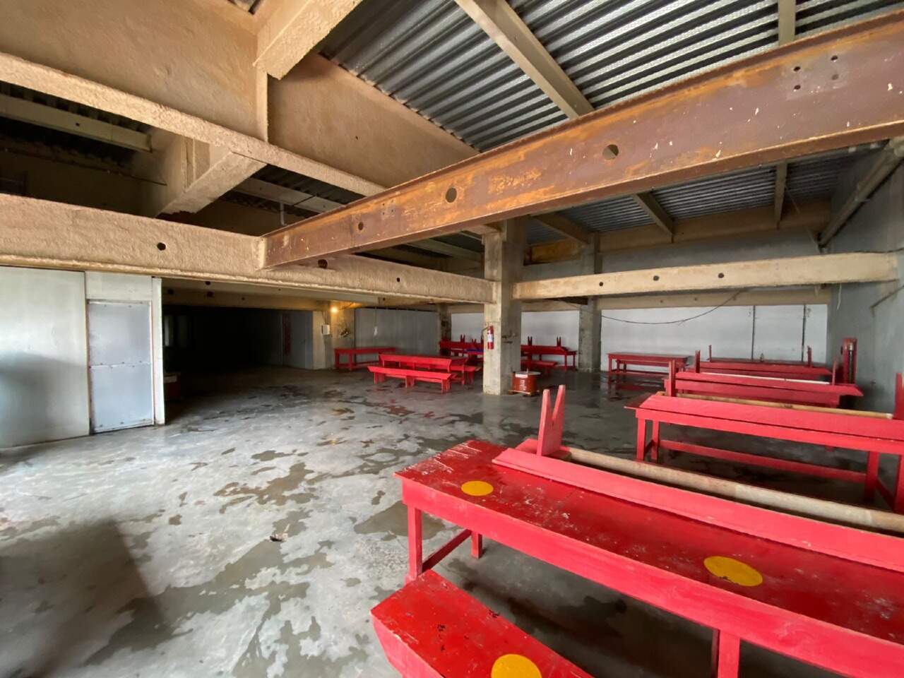 Sala para aluguel no Estoril: 