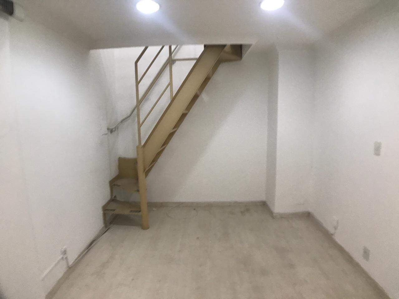 Loja à venda no Estoril: 