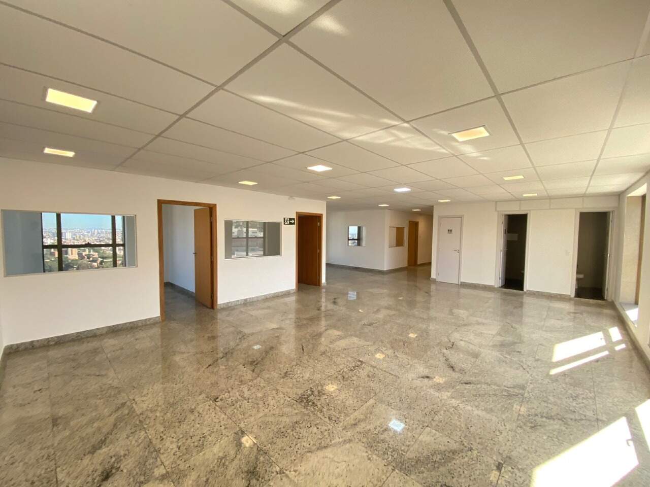 Sala para aluguel no Estoril: 