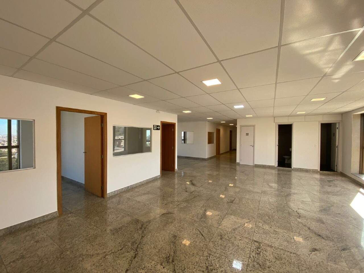 Sala para aluguel no Estoril: 