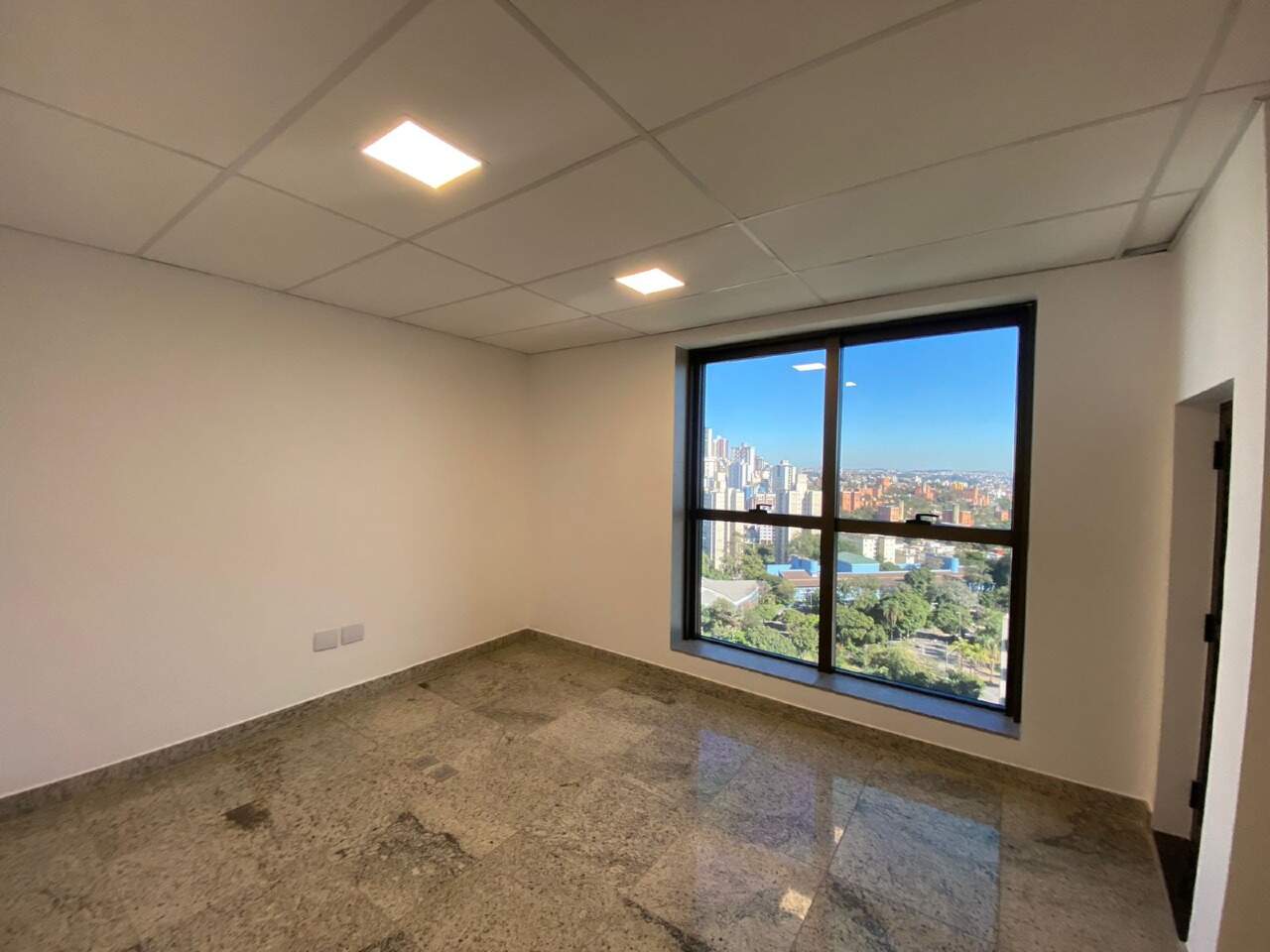 Sala para aluguel no Estoril: 