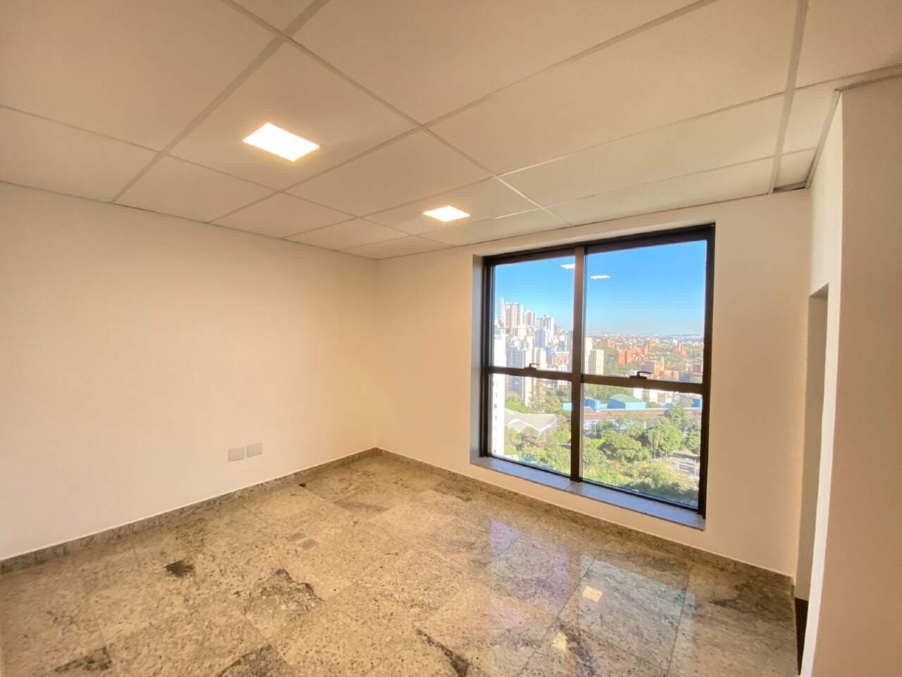 Sala para aluguel no Estoril: 