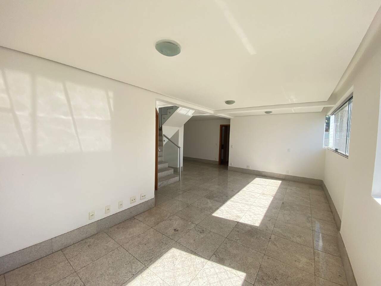 Cobertura para aluguel no Buritis: 