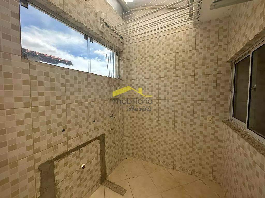 Casa em Condomínio à venda no Palmeiras: 