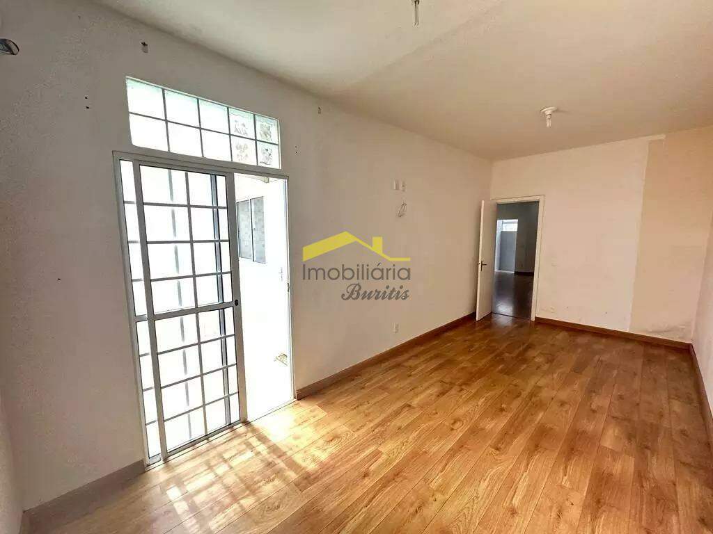 Casa em Condomínio à venda no Palmeiras: 