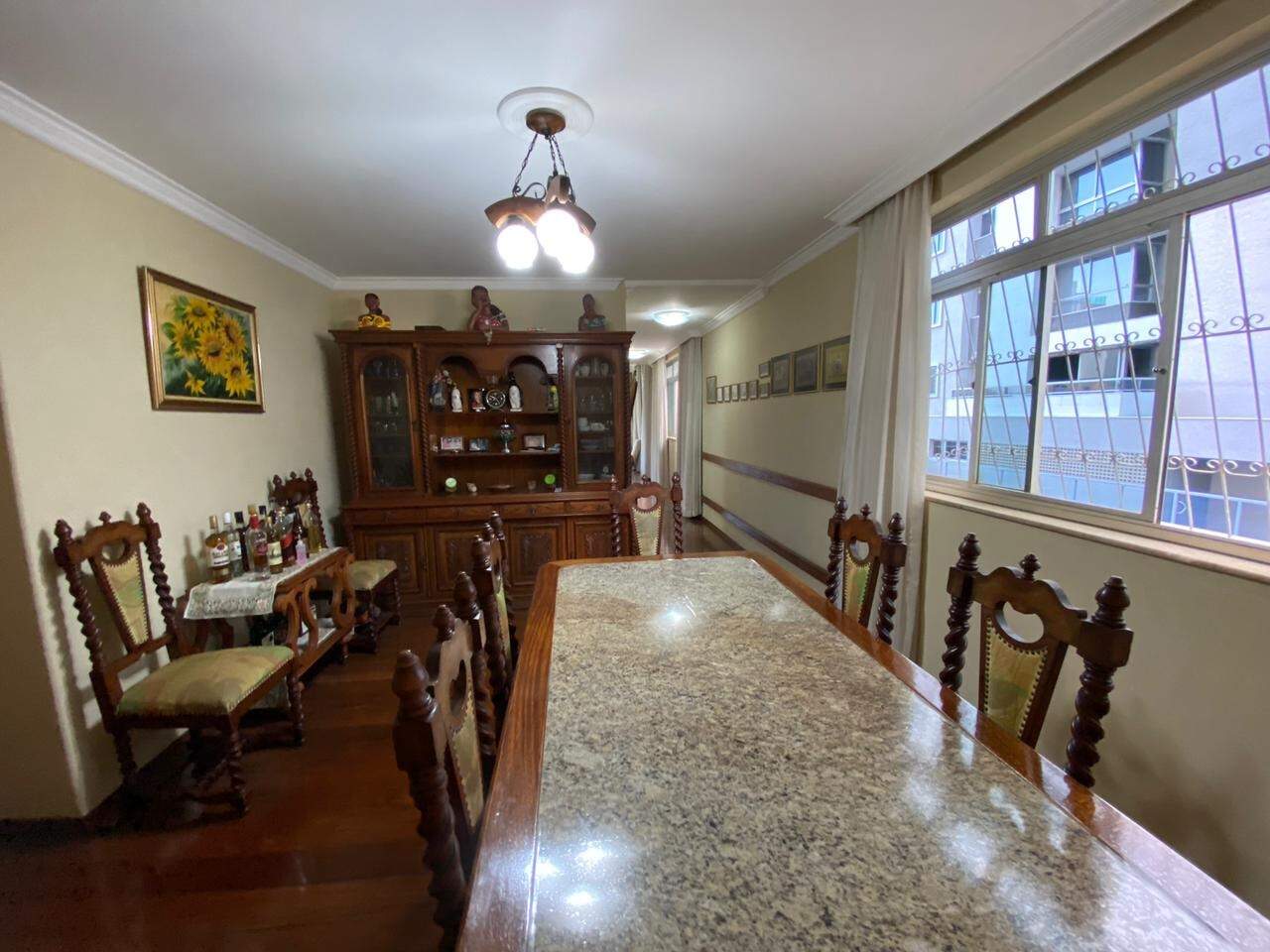 Apartamento à venda no Carmo: 