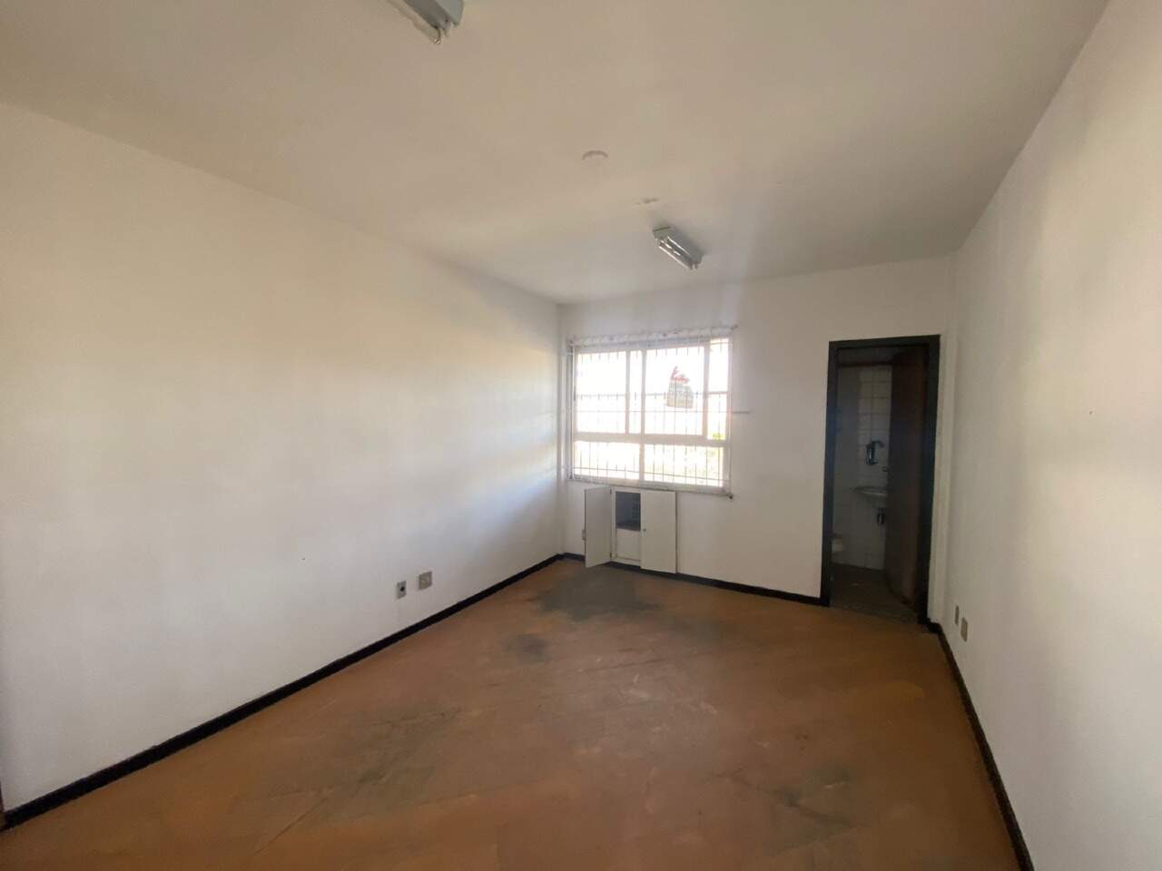 Sala para aluguel no Estoril: 