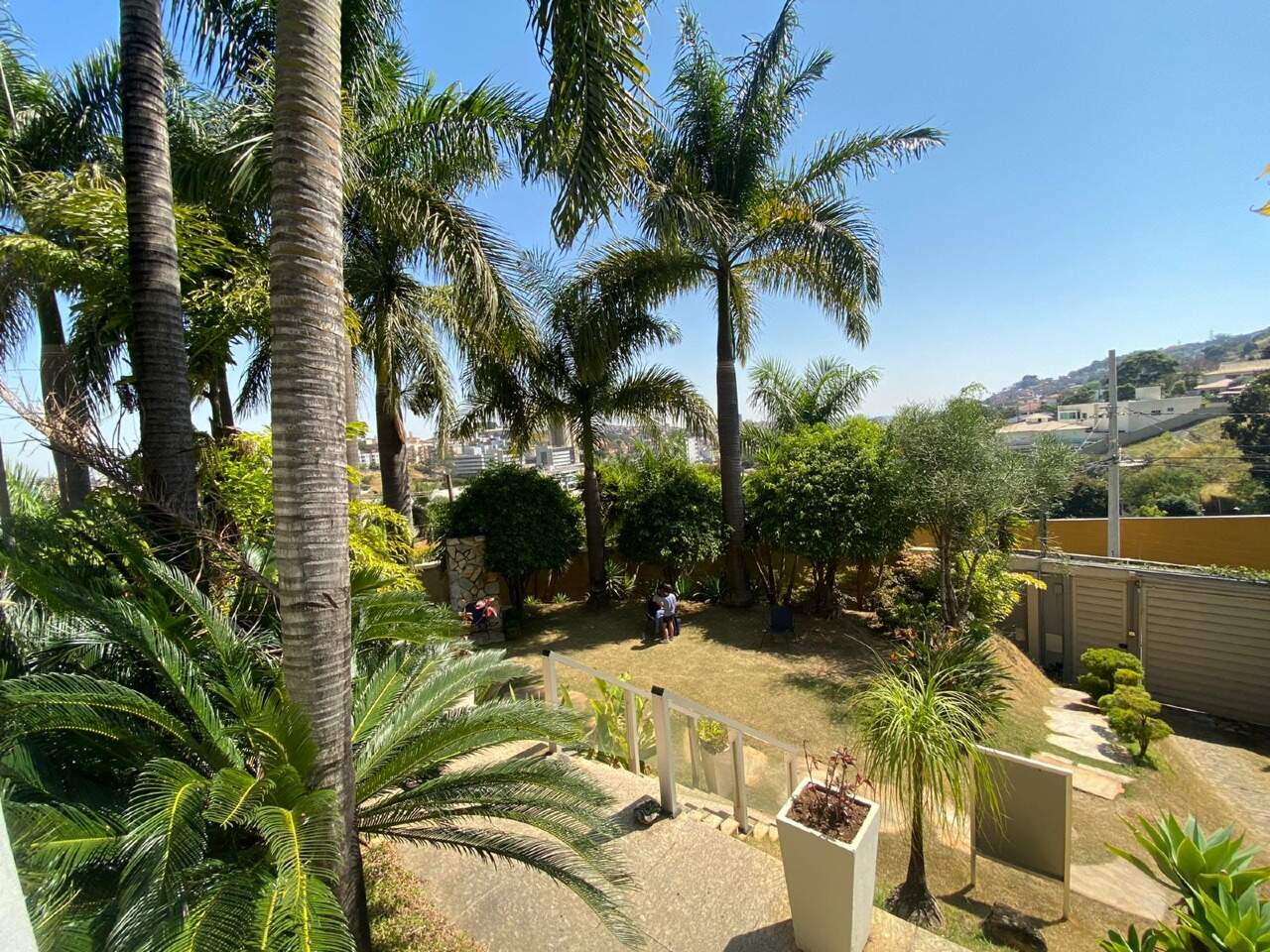 Casa comercial para aluguel no Estoril: 